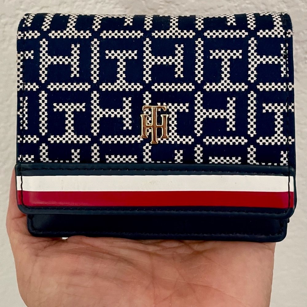 Tommy Hilfiger Monogram Bifold Wallet